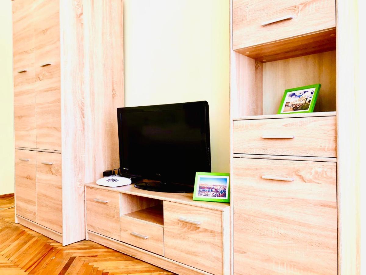 Apartment Near Opera On Horodotska 11 Lviv Buitenkant foto